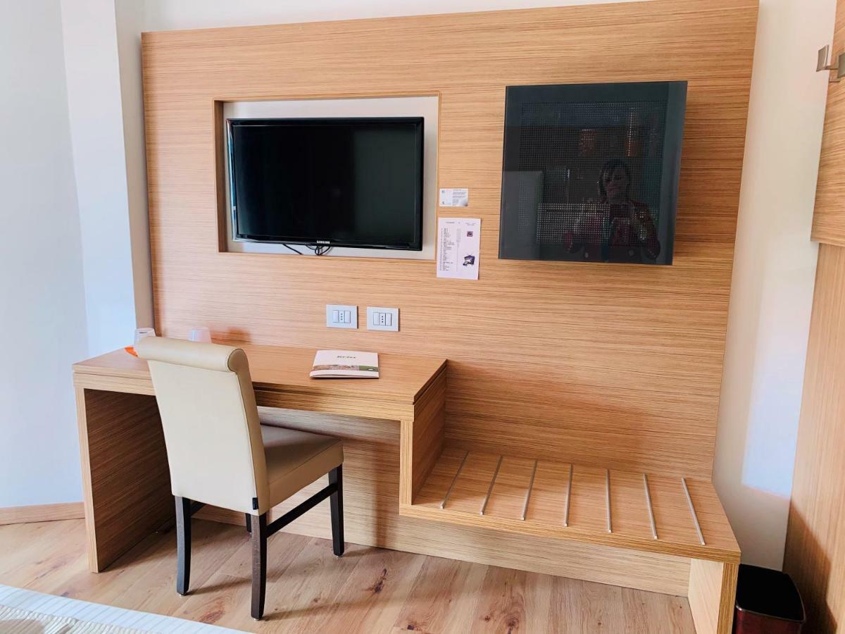 Kriss Internazionale Hotel 바르돌리노 외부 사진